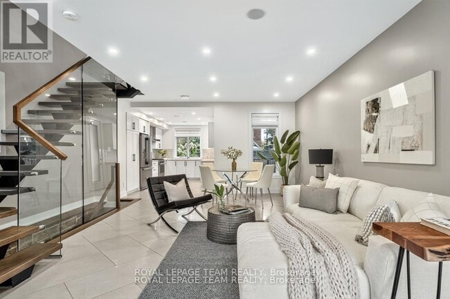 Building Photo - 16 First Ave