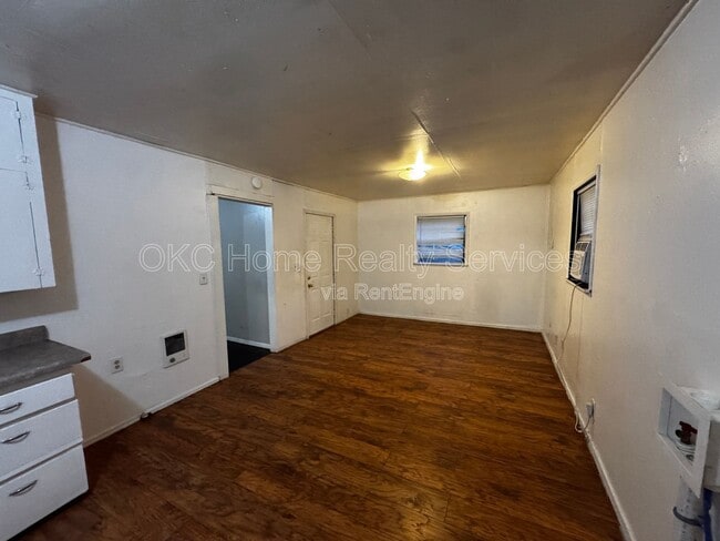Building Photo - 115 SW 23rd St
