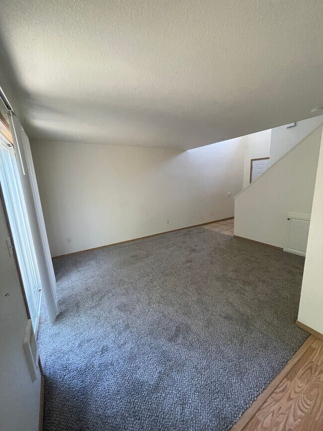 Foto del edificio - 584 22nd Ave SW
