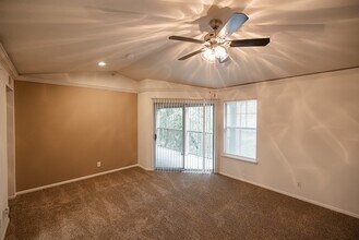 Building Photo - The Crossings Apartments