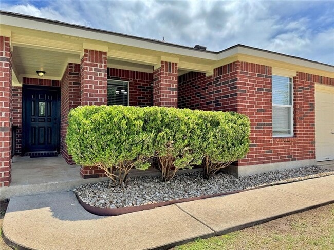 Building Photo - 204 Woodley Rd