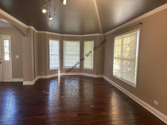 Building Photo - 5490 Fox Path Ln