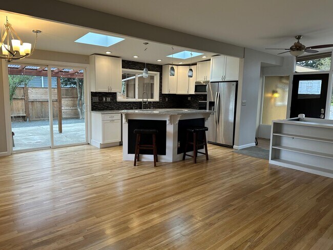 Building Photo - 146 160th Pl SE