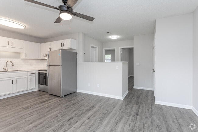 2BR, 1BA - 640SF 2B - Living Area - The Avery Apartments