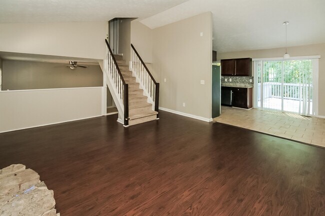 Building Photo - 400 Doe Ct