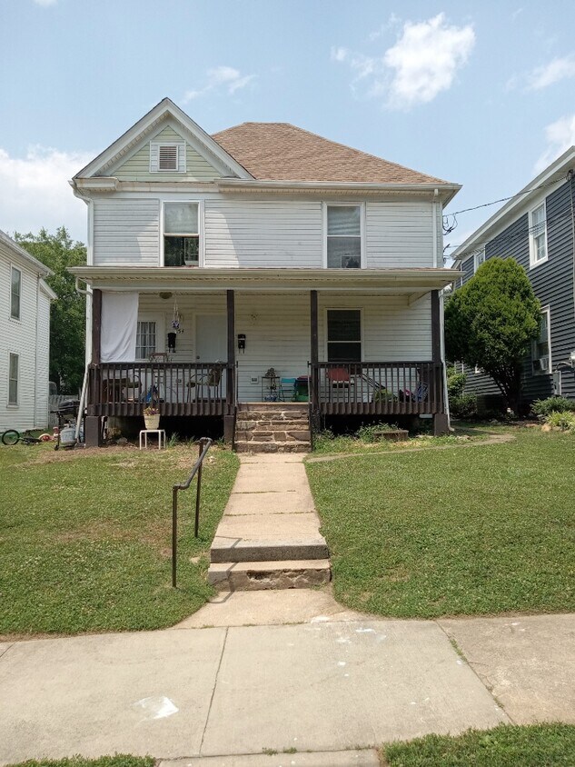 Building Photo - 654 Highland Ave SE