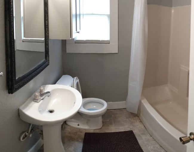 Building Photo - 17-17 W 5th St