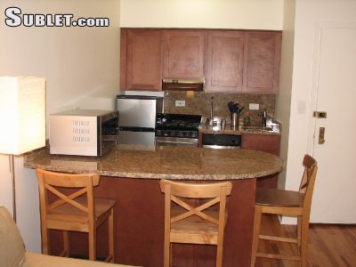 Building Photo - 1522 N La Salle Dr