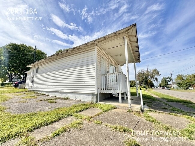 Building Photo - 824 Bennett Ave