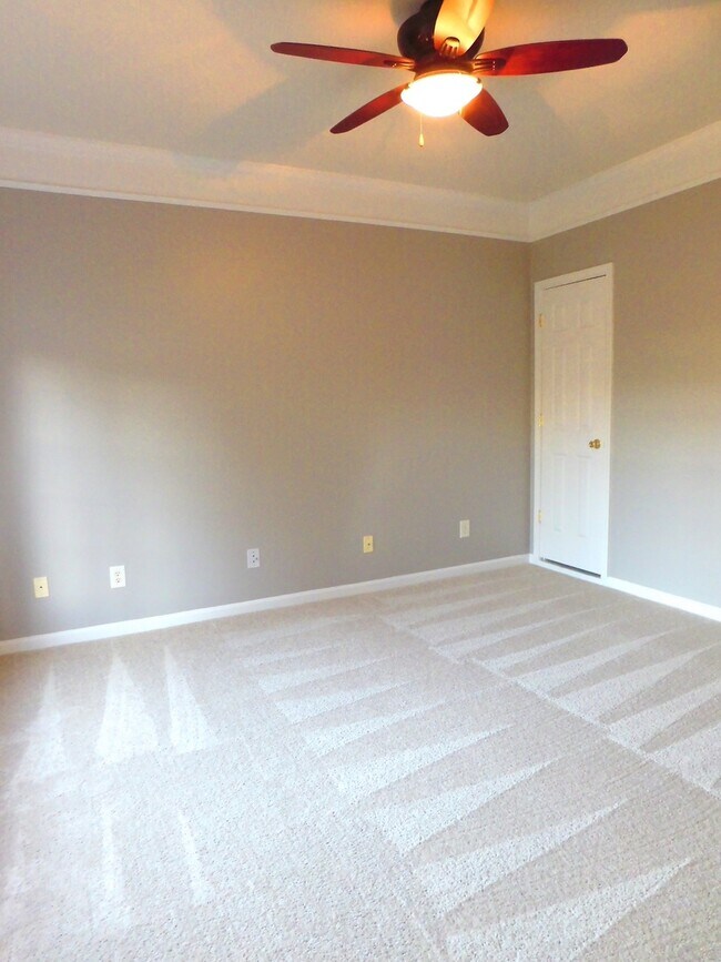 Building Photo - Ballantyne Village Townhome for Immediate ...