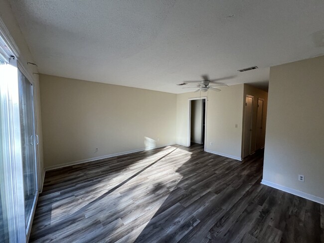 Building Photo - Townhouse for Rent