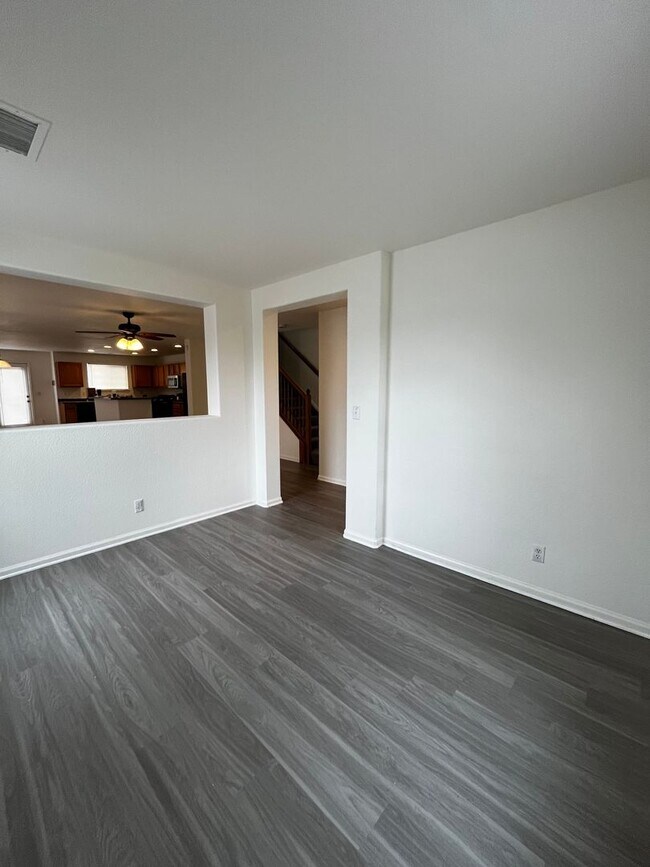 Foto del edificio - Grant Ranch 3 Bedroom 2.5 Bathroom Townhom...