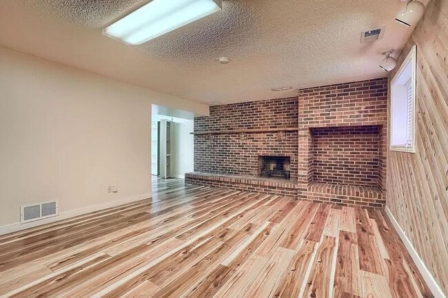 Building Photo - August 2026 Lakewood 5 Bedroom 2.5 Bathroom House with HUGE Backyard
