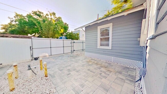 Foto del edificio - 1BR/1BA + Bonus Room Near Downtown St. Pete | 768 Sq Ft