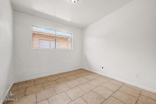 Building Photo - 7106 N 68th Ave