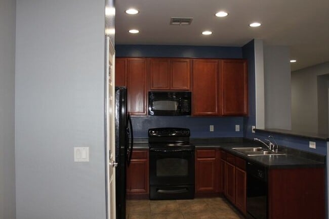 Building Photo - Great Queen Location-Indigo Trails
