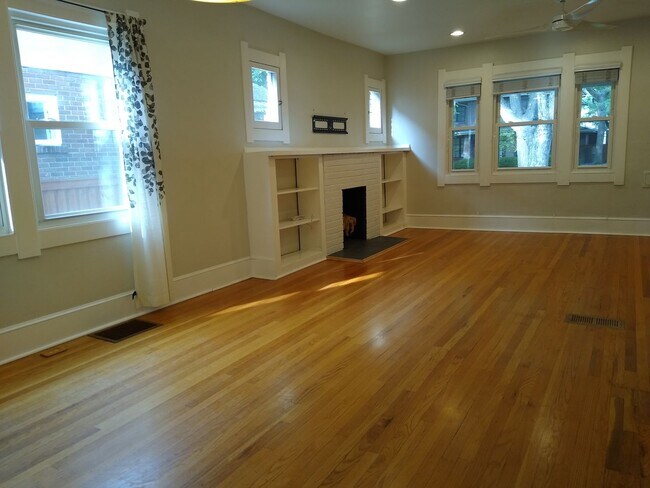 Building Photo - Wash Park 3 Bed Bungalow w/ Fenced Yard an...