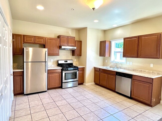 Building Photo - SILVP01