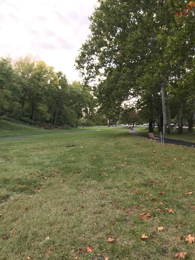 ParkAcrossTheStreet#3 - 4437 Gillham Rd