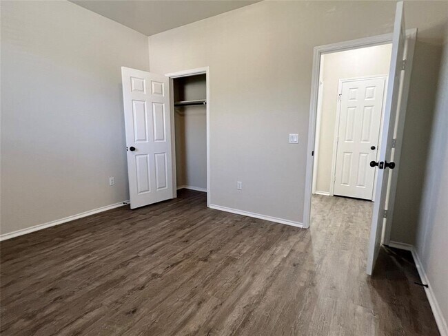 Building Photo - 7105 Armagh Dr