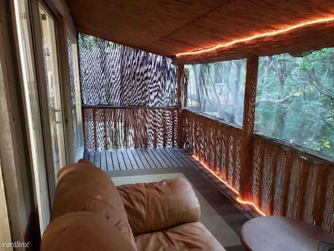 Foto del edificio - 1120 Hollow Creek Dr