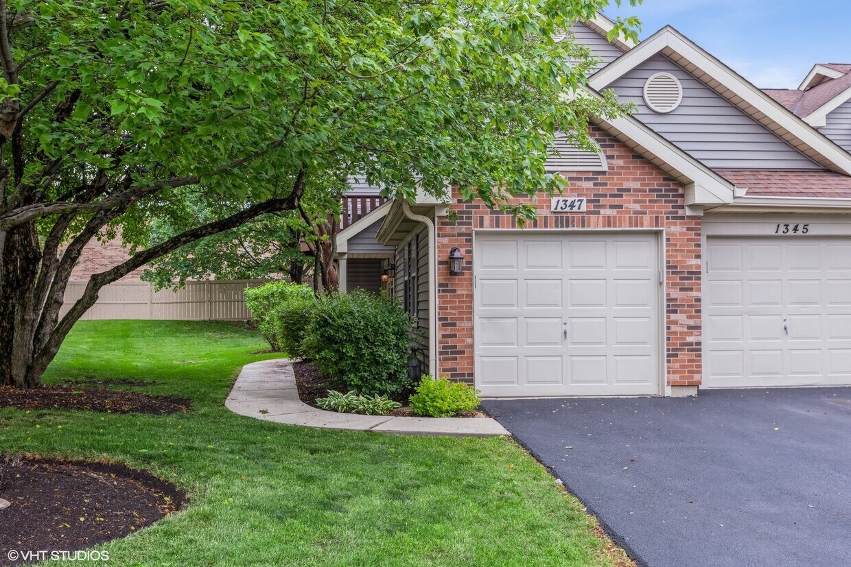 1347 Coldspring Rd, Carol Stream, IL 60188 Condo for Rent in Carol