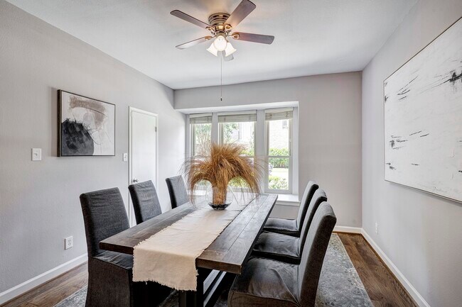 Foto del edificio - 3815 Wakeforest St