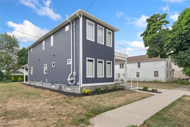 Building Photo - 1874 W 57th St