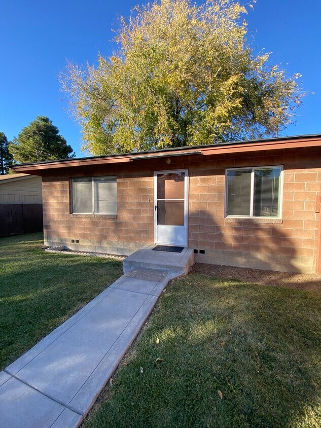 Primary Photo - 3850 Madison