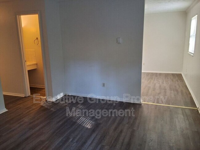 Foto del edificio - 1090-4 Evelyn Drive