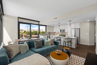 Building Photo - 2511 Willowick Rd