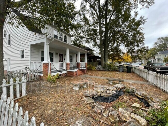 Foto del edificio - 140 Pochin Pl