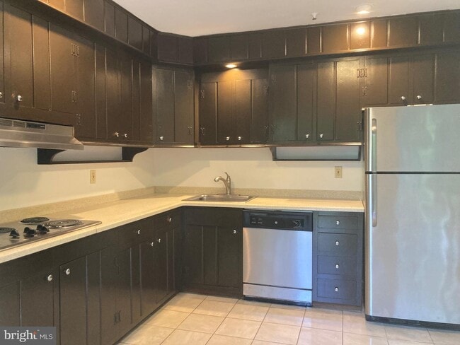 Building Photo - 7301 Old Dominion Dr