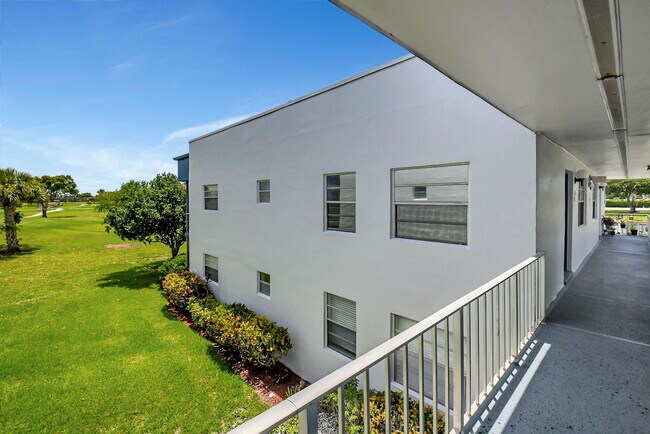 Foto del edificio - 74 Normandy B