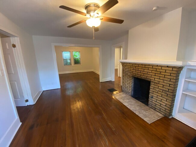 Foto del edificio - 165 E Tompkins St