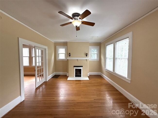 Building Photo - 420 N Laurel Ave