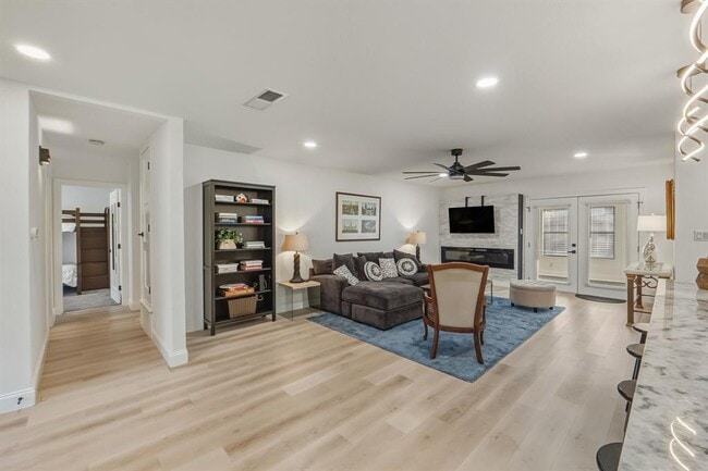 Building Photo - 2107 Lewood Cir