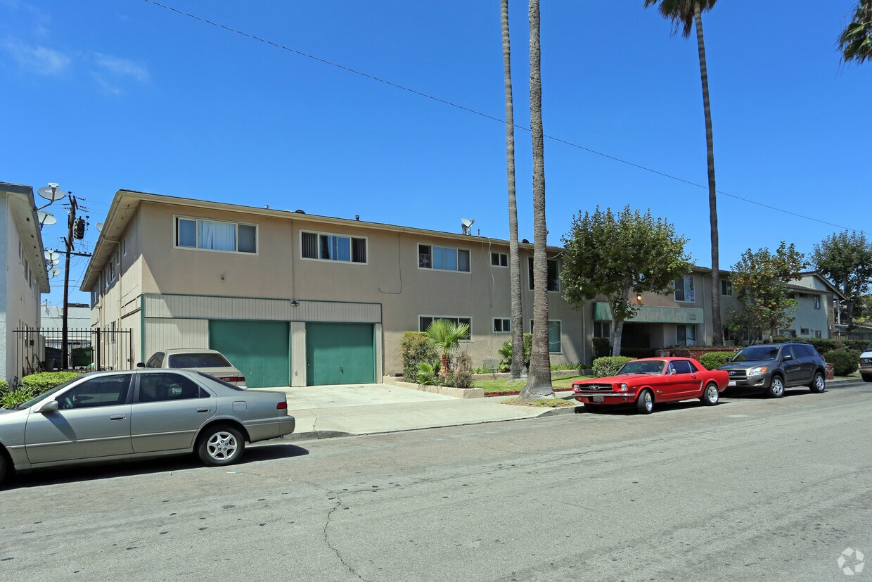 Primary Photo - Skylark Apartments