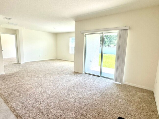 Building Photo - 709 Versailles Ln