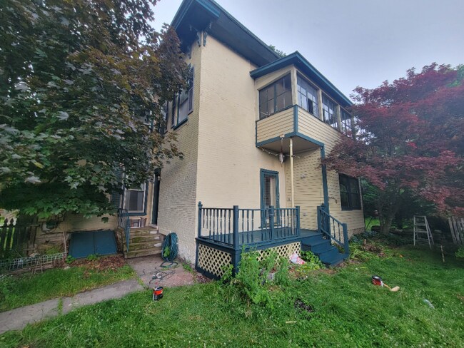 Building Photo - 7 River St