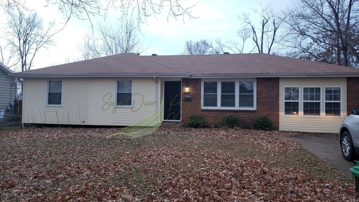 Primary Photo - LEE"S SUMMIT HOME!!!