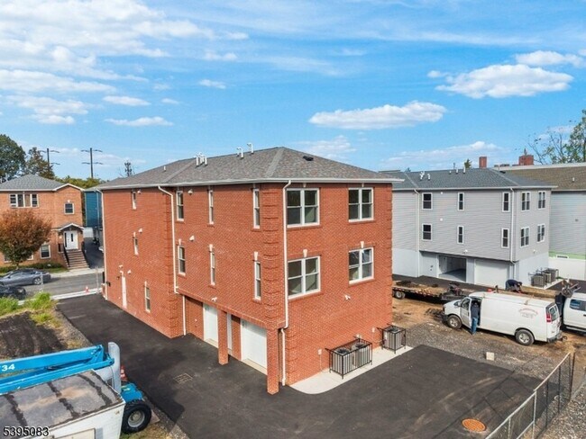 Foto del edificio - 24 Garibaldi Ave