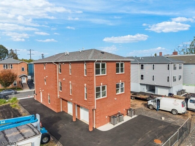 Photo - 24 Garibaldi Ave Apartment