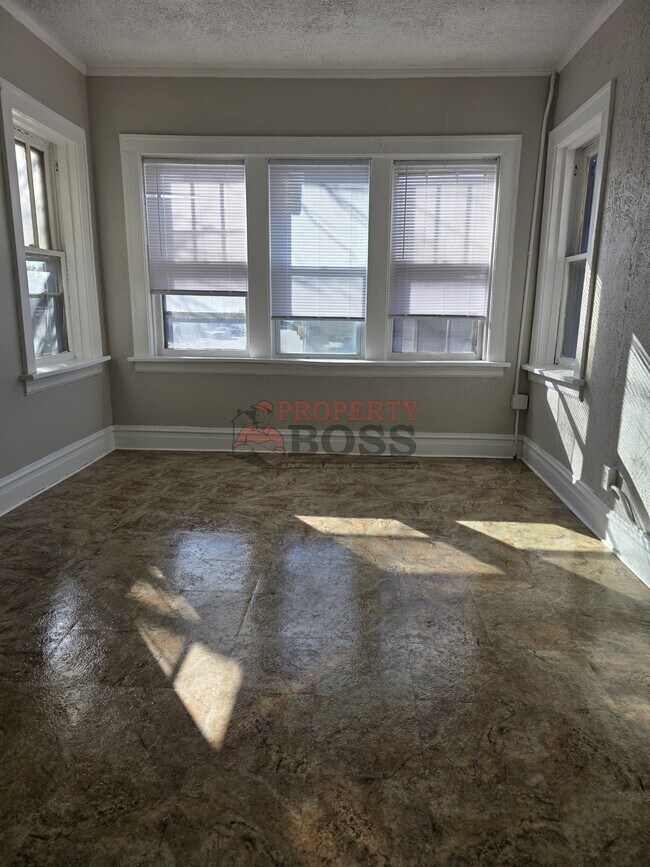 Foto del edificio - 1086 Harrison Blvd