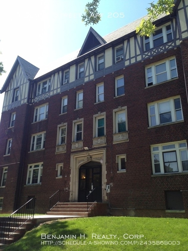 Primary Photo - 15 Summit St