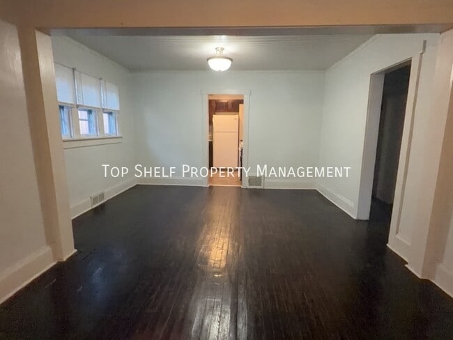 Building Photo - 718 25th St