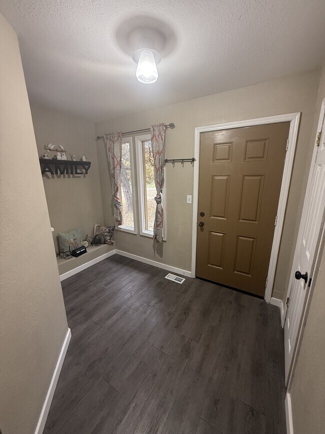 Foto del edificio - 2404 N Gray St