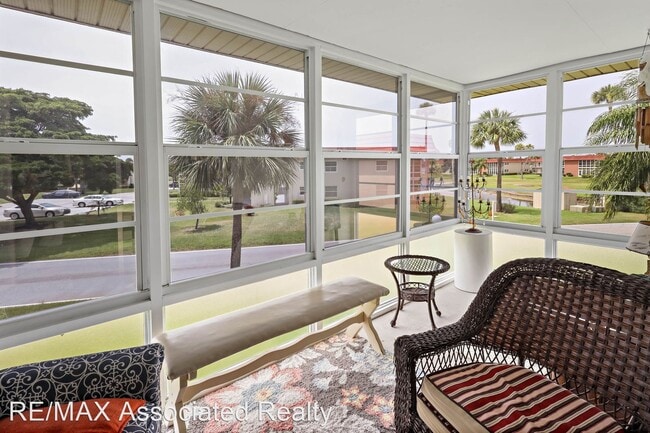 Building Photo - 1 br, 1.5 bath House - 65 Woodland Drive #205