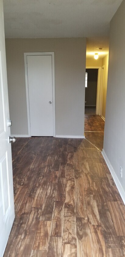 Foto principal - 5123 Hillside Drive, Unit B
