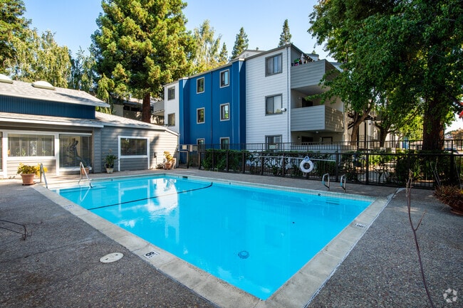 Building Photo - Austin Commons